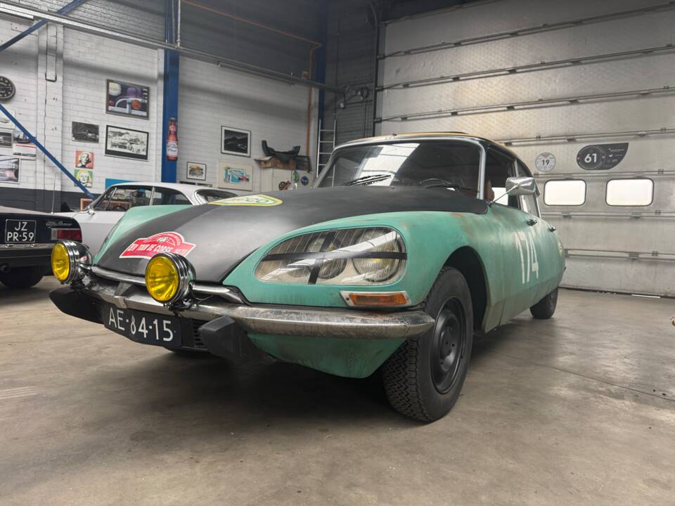 Image 2/28 of Citroën ID 20 (1970)