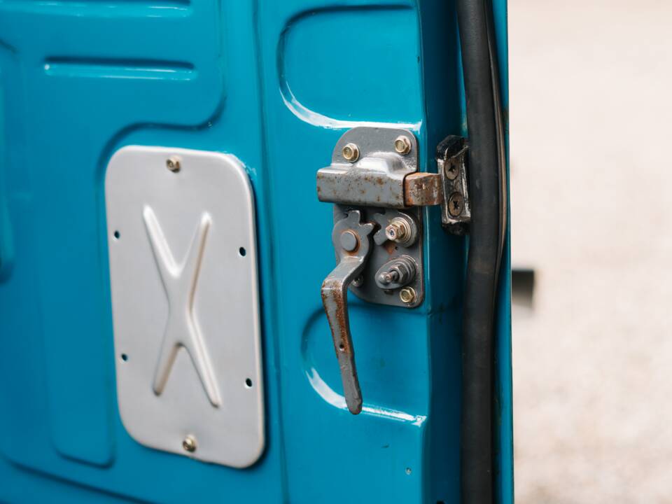 Image 15/20 of Toyota Land Cruiser FJ 45 (1976)