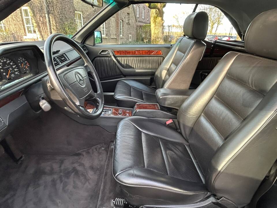 Bild 4/5 von Mercedes-Benz E 200 (1994)