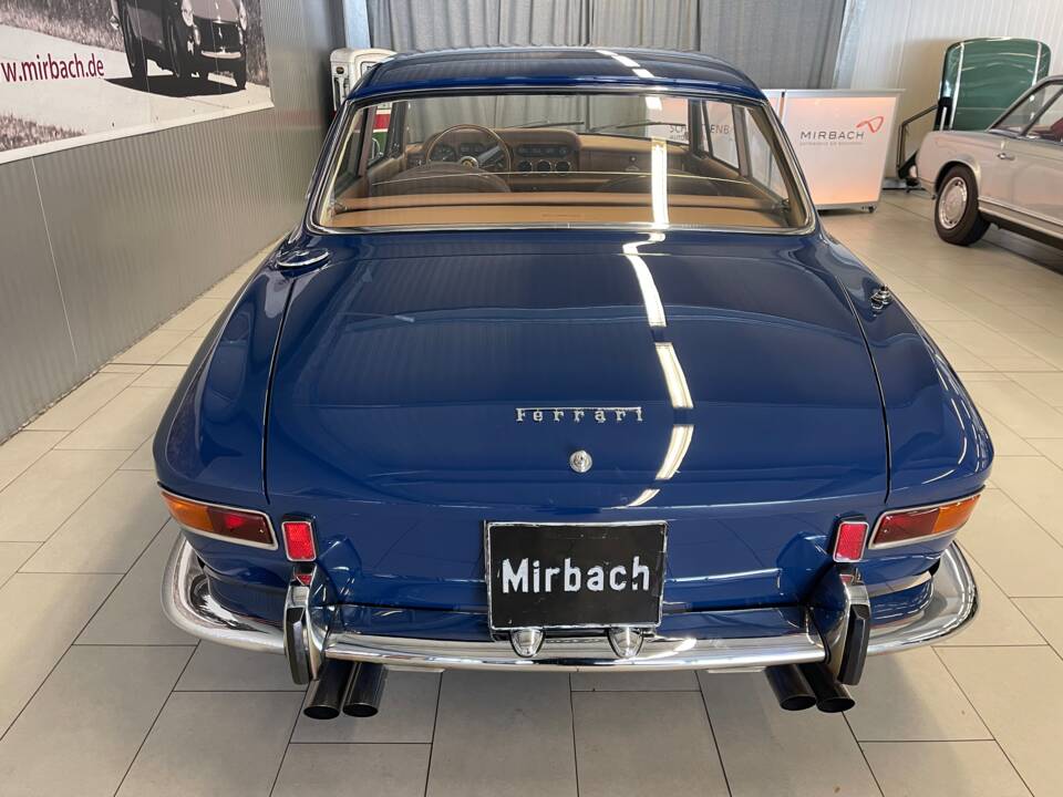 Image 6/20 of Ferrari 330 GT 2+2 (1967)