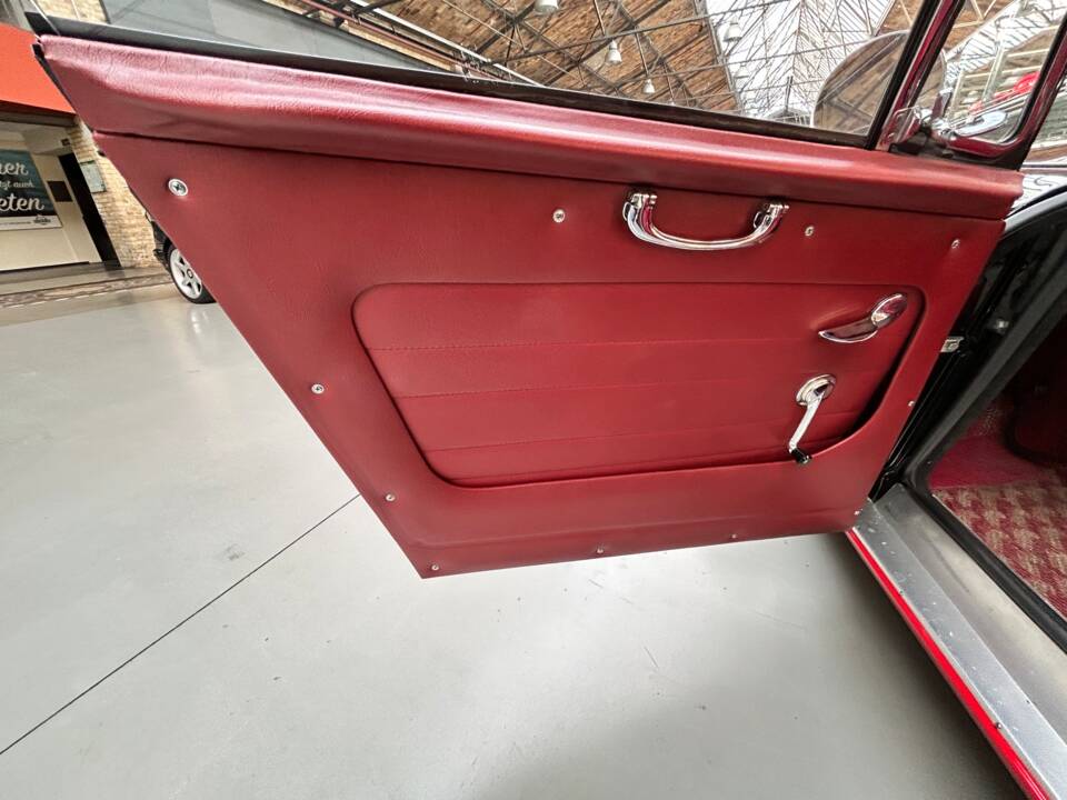 Immagine 14/43 di Austin-Healey 3000 Mk II (BJ7) (1963)