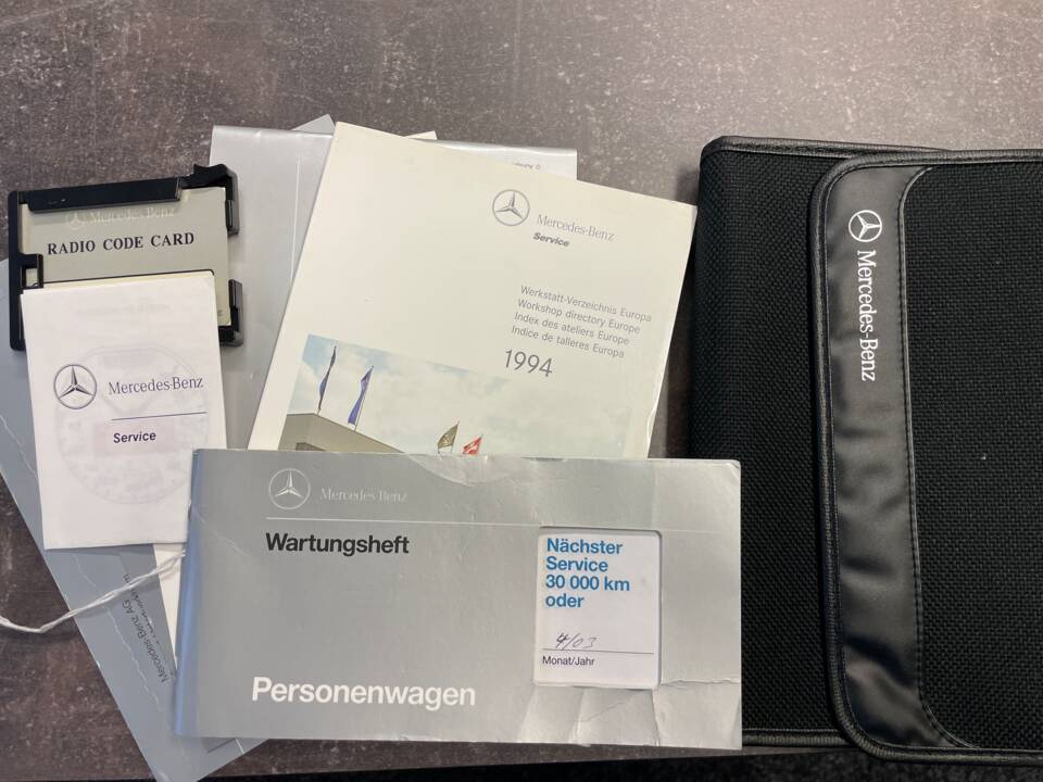 Immagine 32/32 di Mercedes-Benz E 200 (1994)