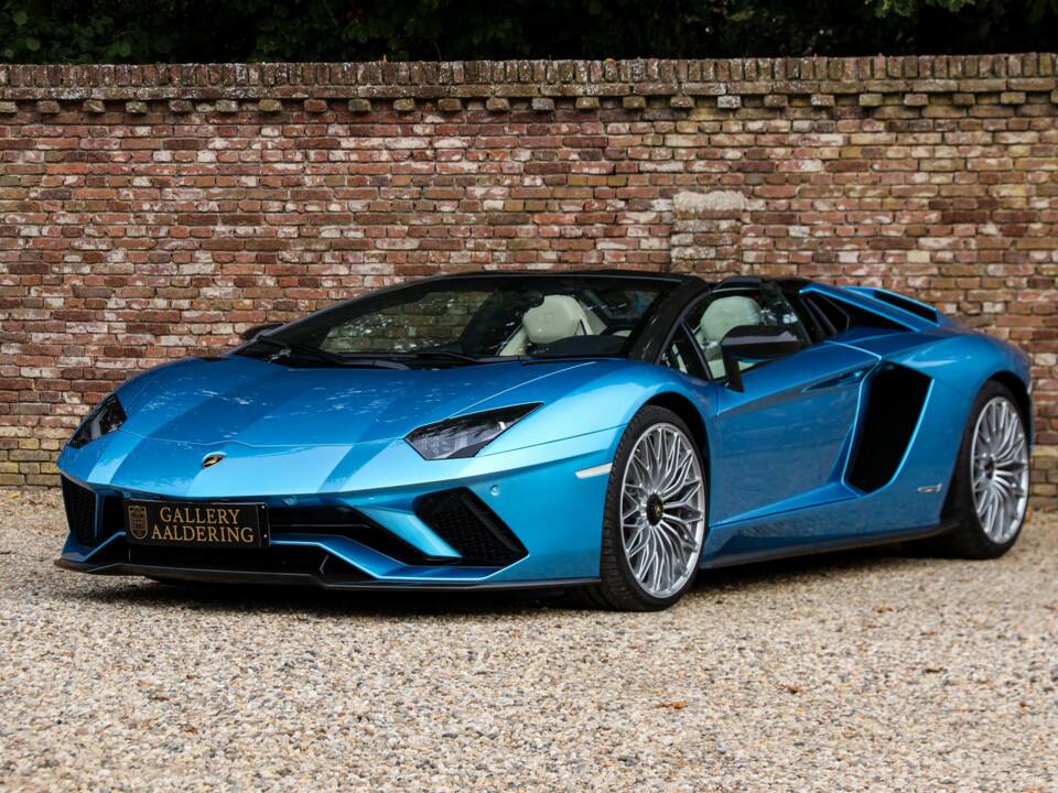 Image 11/50 of Lamborghini Aventador S (2018)