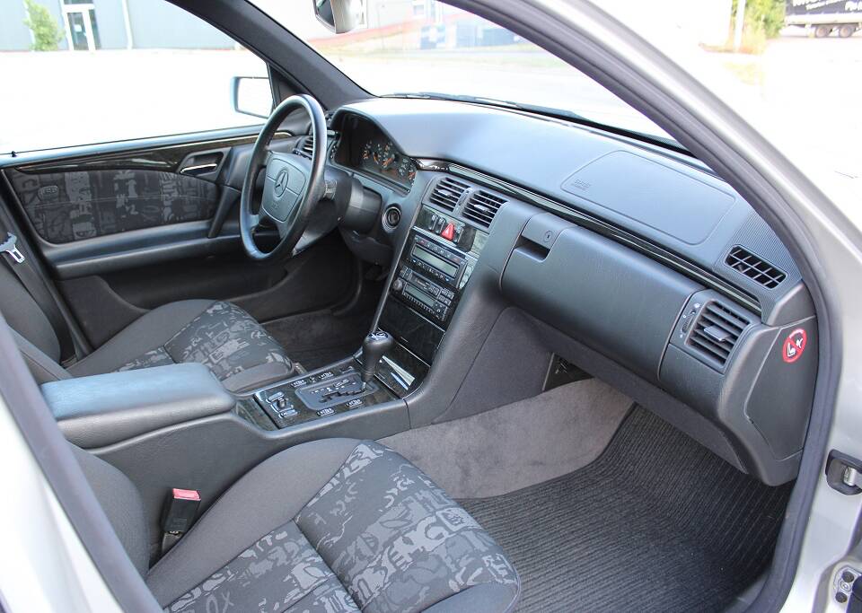 Bild 7/11 von Mercedes-Benz E 280 (1998)