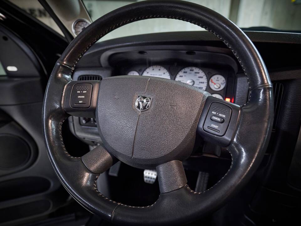 Immagine 37/100 di Dodge Ram SRT 10 (2006)