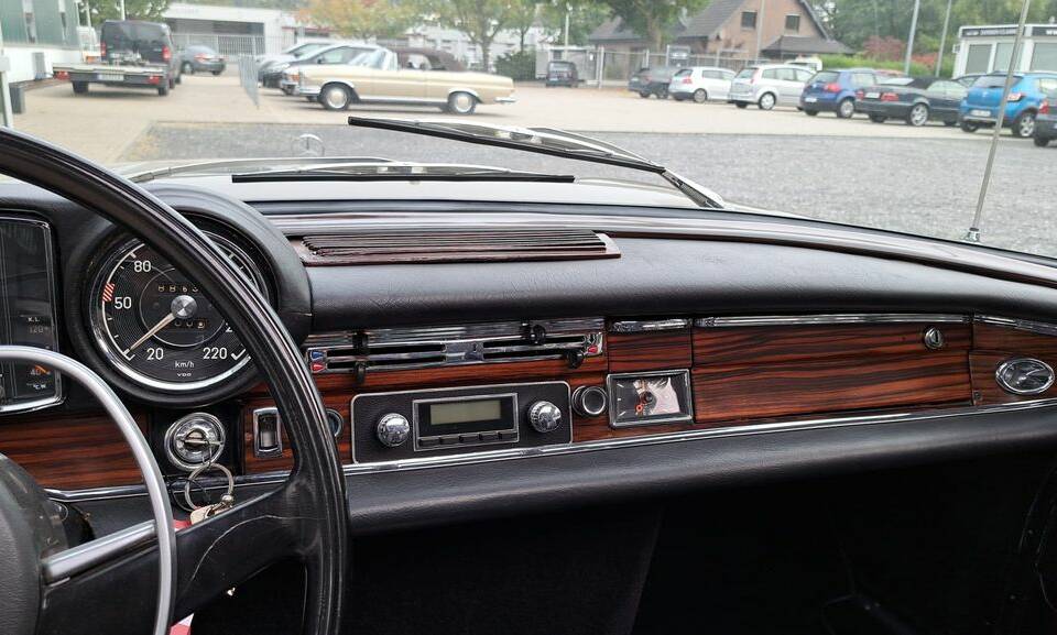 Bild 29/30 von Mercedes-Benz 280 SE 3,5 (1971)