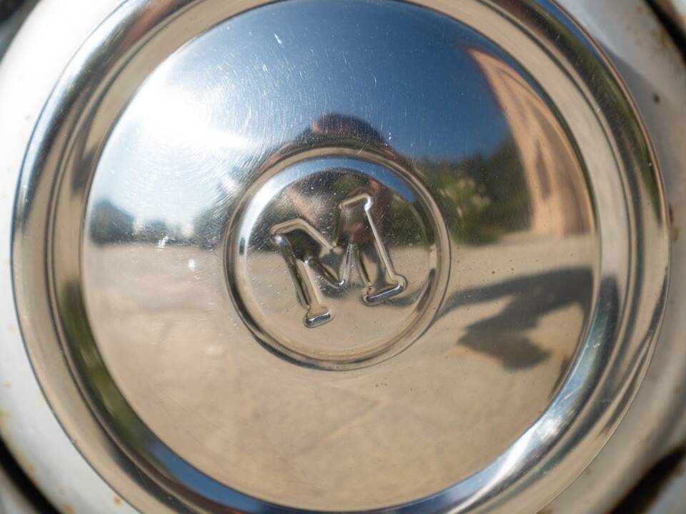Image 22/50 of Morris Minor 1000 (1958)