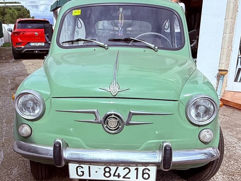 Bild 12/13 von SEAT 600 D (1968)
