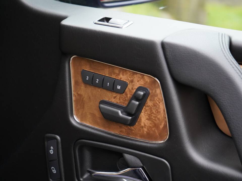 Image 15/17 of Mercedes-Benz G 500 (LWB) (2013)