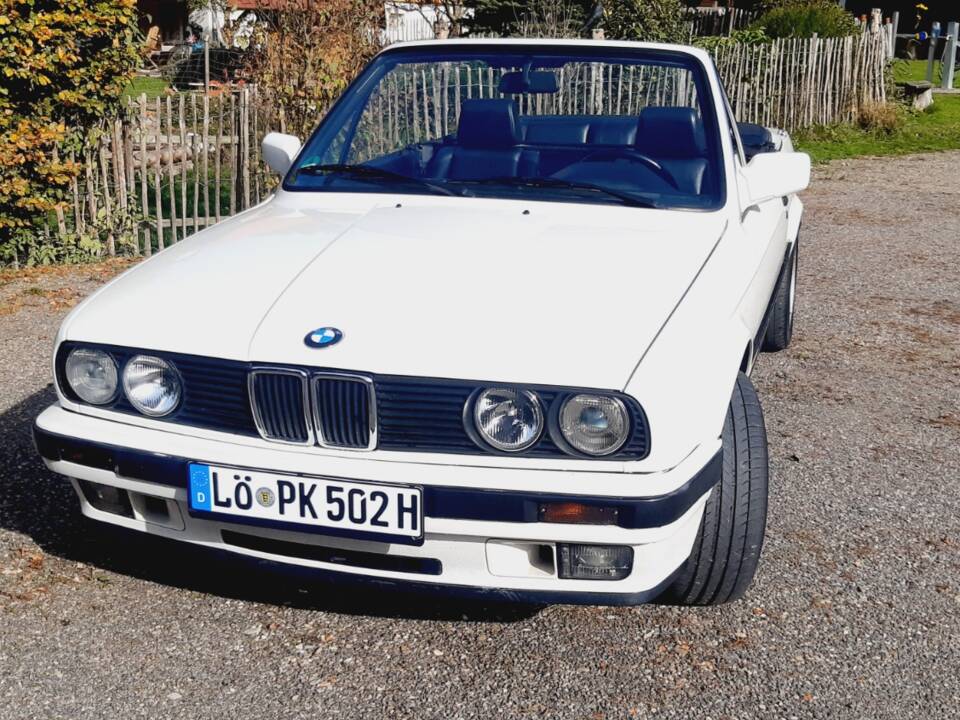Image 30/55 of BMW 320i (1991)
