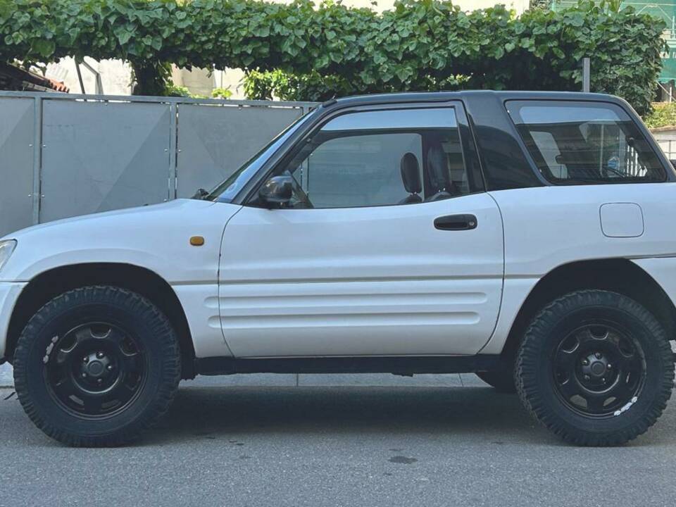 Image 2/10 of Toyota RAV4 (1995)