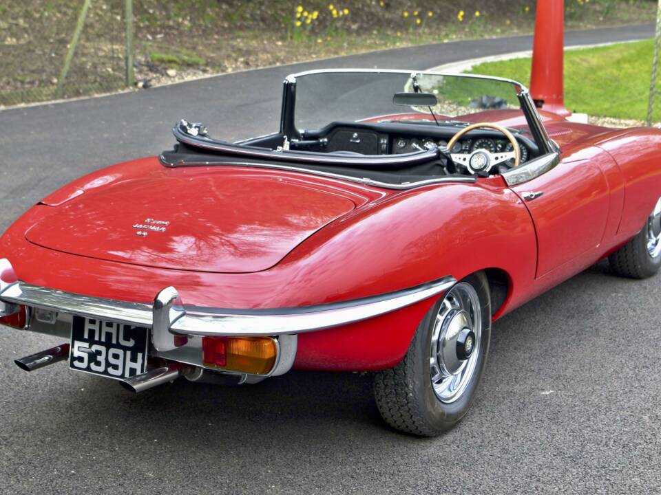 Image 5/49 de Jaguar E-Type (1970)