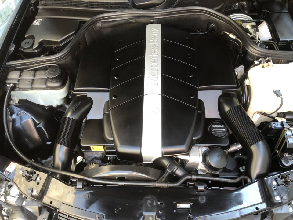 Immagine 2/18 di Mercedes-Benz CLK 430 (1999)