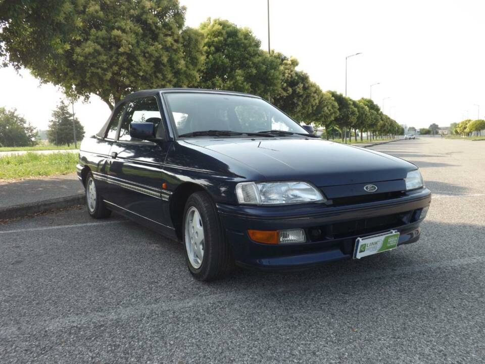 Bild 2/50 von Ford Escort 1.8 16v (1992)