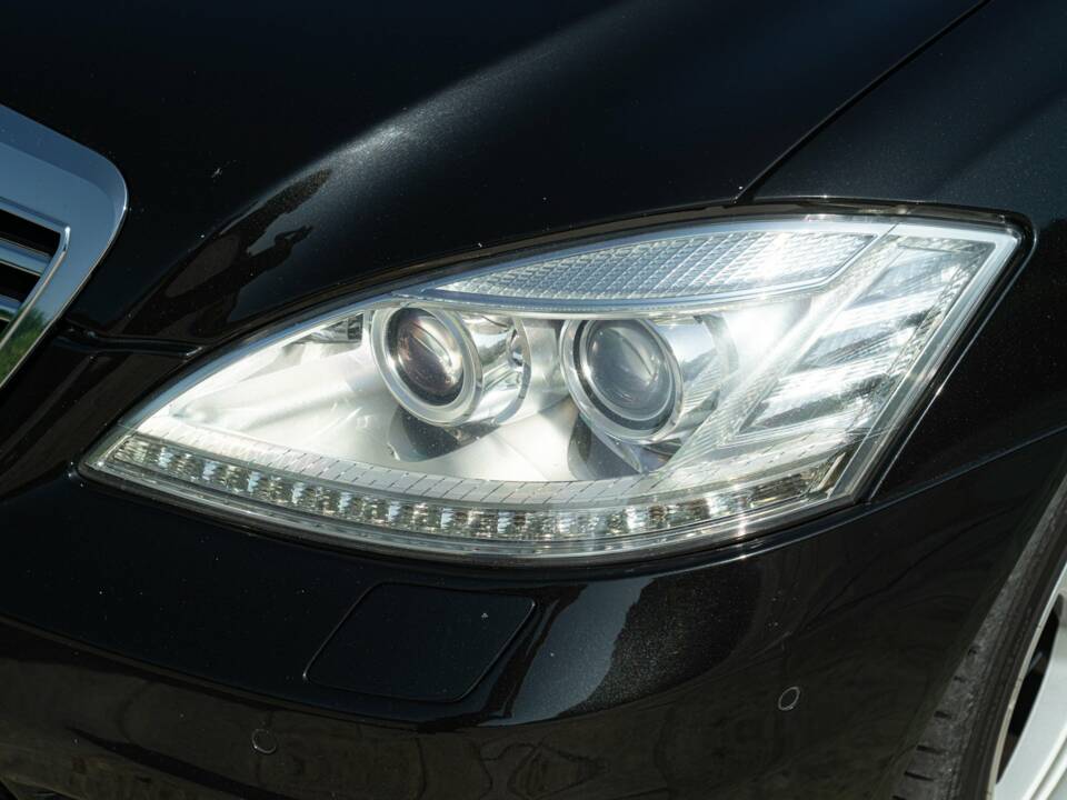 Immagine 25/50 di Mercedes-Benz S 350 CDI BlueEFFICIENCY L (2011)