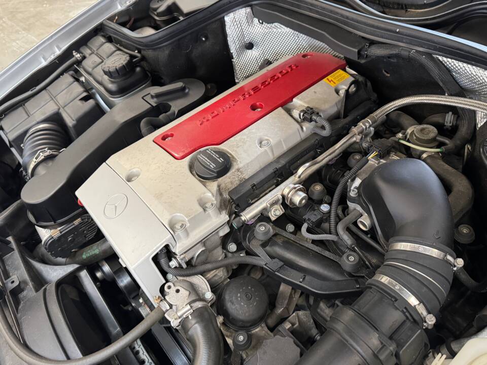 Image 24/50 of Mercedes-Benz CLK 230 Kompressor (2001)