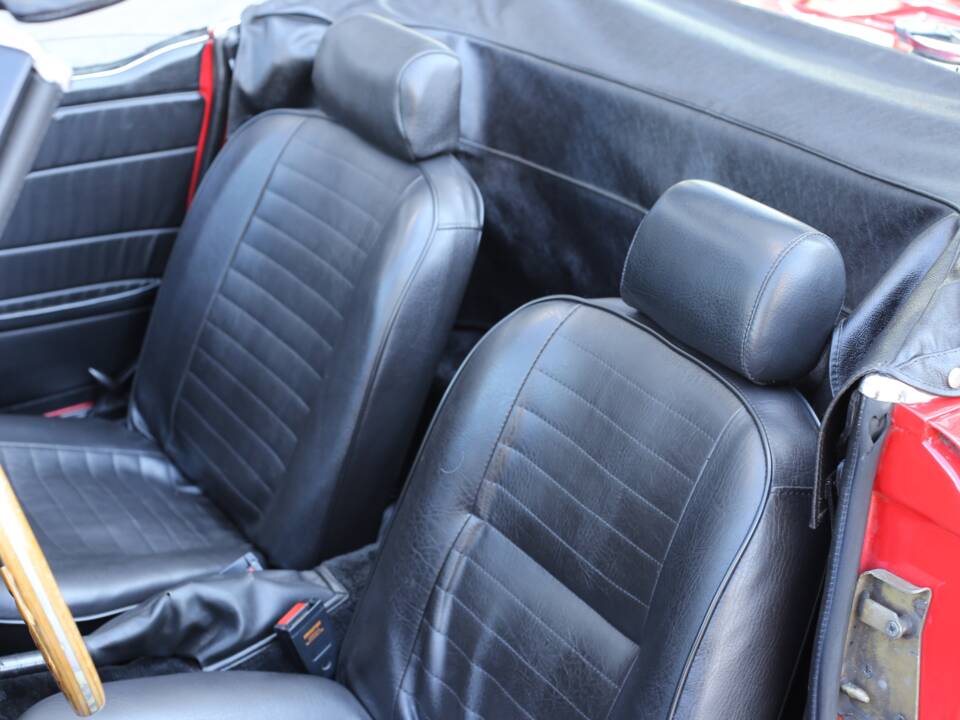 Image 32/49 of Triumph TR 6 (1976)