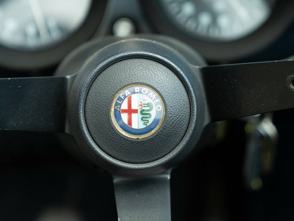 Image 48/50 of Alfa Romeo 2.0 Spider (1985)