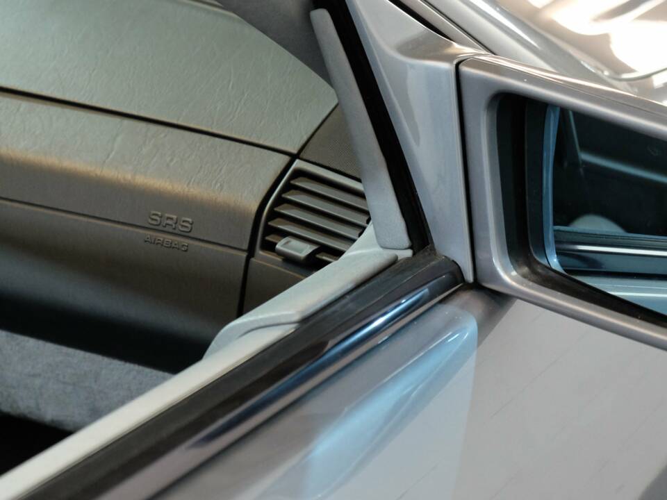 Image 17/34 of Mercedes-Benz 500 SL (1991)
