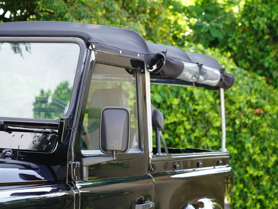 Bild 96/97 von Land Rover Defender 90 Td5 (2000)