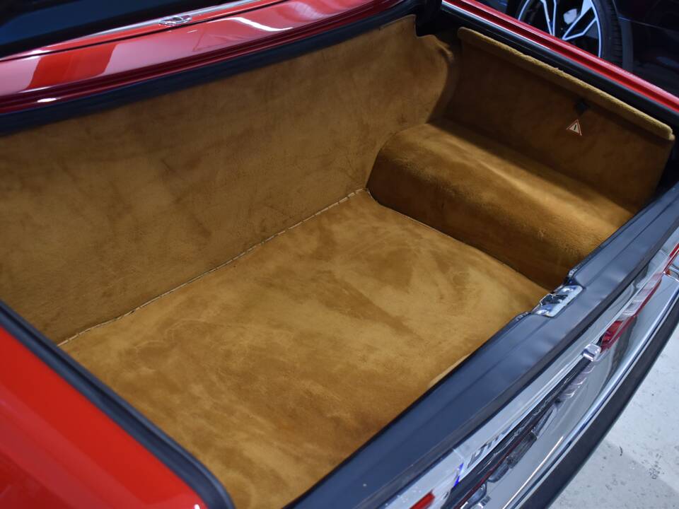 Image 61/94 of Mercedes-Benz 560 SL (1988)