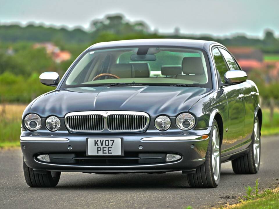 Image 5/50 of Jaguar XJ 8 4.2 (2007)