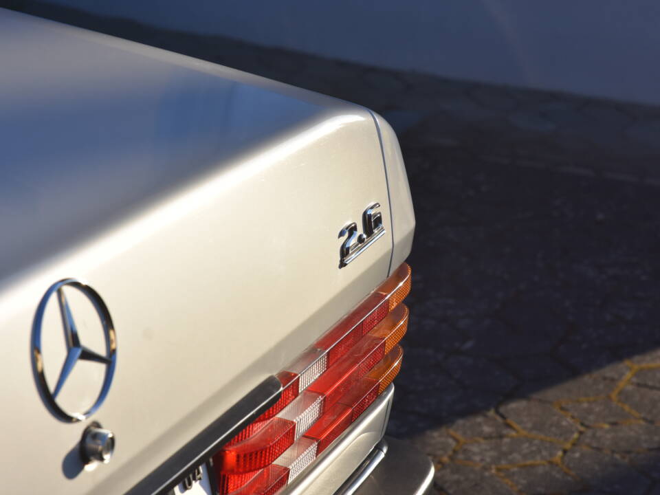 Image 10/18 of Mercedes-Benz 190 E 2.6 (1987)