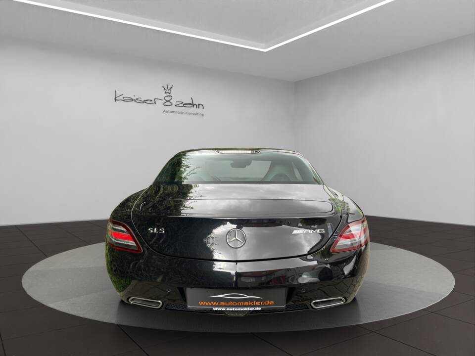 Image 7/16 of Mercedes-Benz SLS AMG (2011)