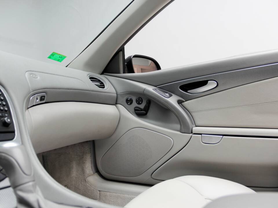Imagen 28/38 de Mercedes-Benz SL 350 (2003)
