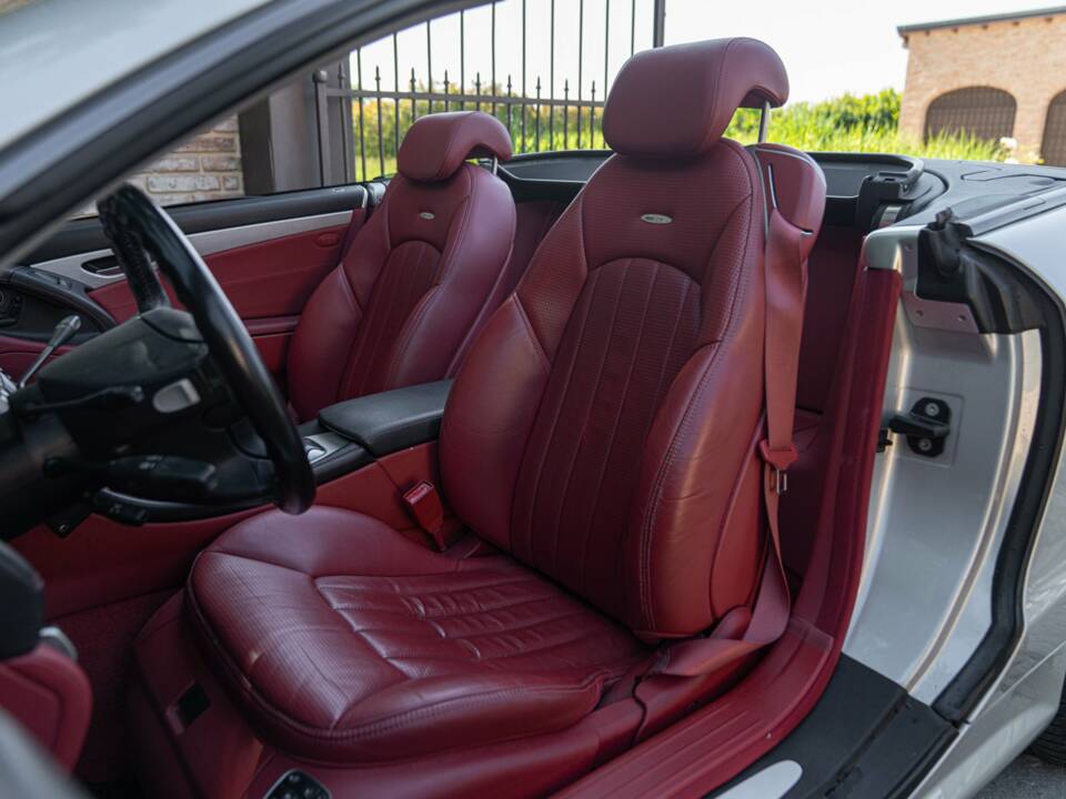 Image 42/50 of Mercedes-Benz SL 55 AMG (2002)