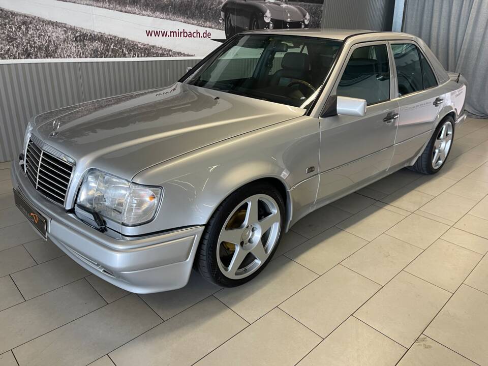 Bild 2/19 von Mercedes-Benz E 60 AMG (1993)