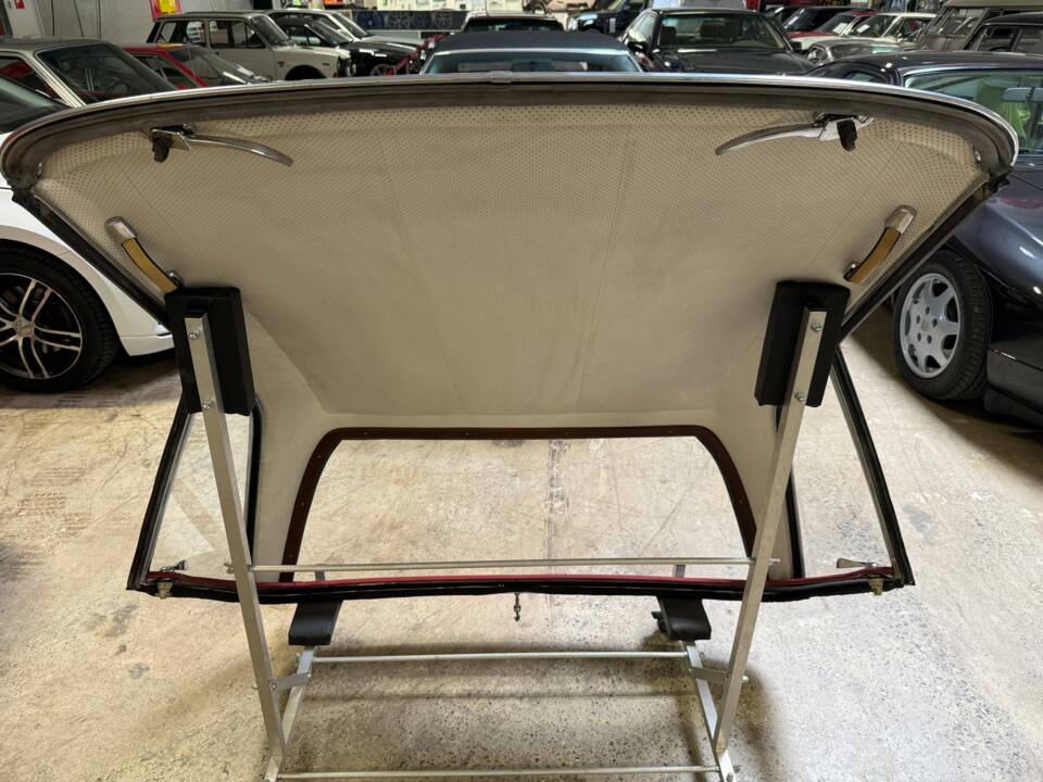 Image 21/22 of Mercedes-Benz 280 SL (1968)