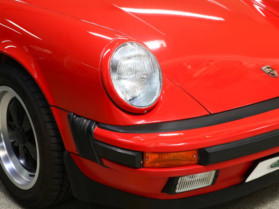 Image 15/47 of Porsche 911 Carrera 3.2 (1989)