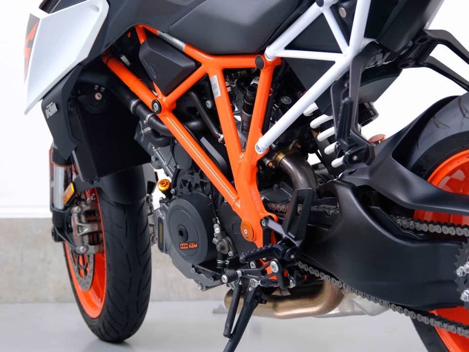 Image 60/83 of KTM 1290 Super Duke R (2018)