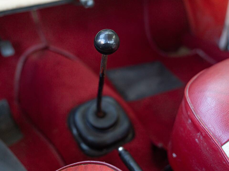 Image 36/50 of Morris Minor 1000 (1958)