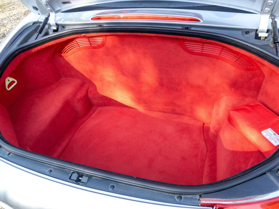 Image 33/50 of BMW Z8 (2002)