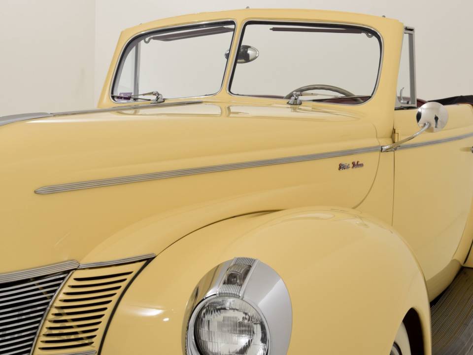 Image 11/50 of Ford Deluxe Coupé Convertible (1940)