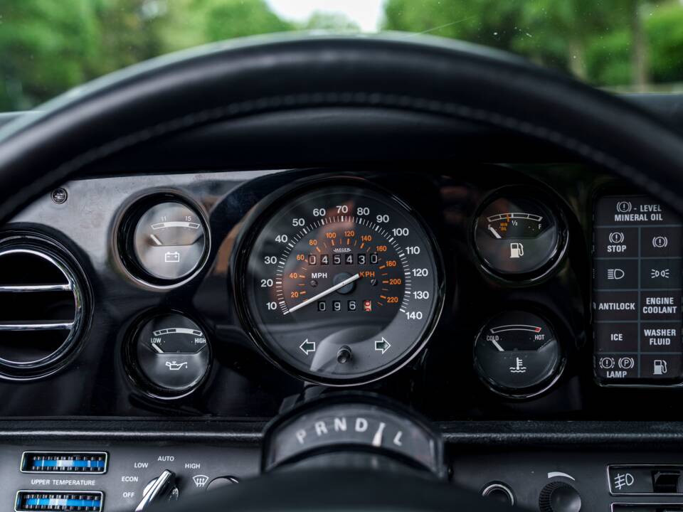 Image 18/28 of Bentley Continental (1988)