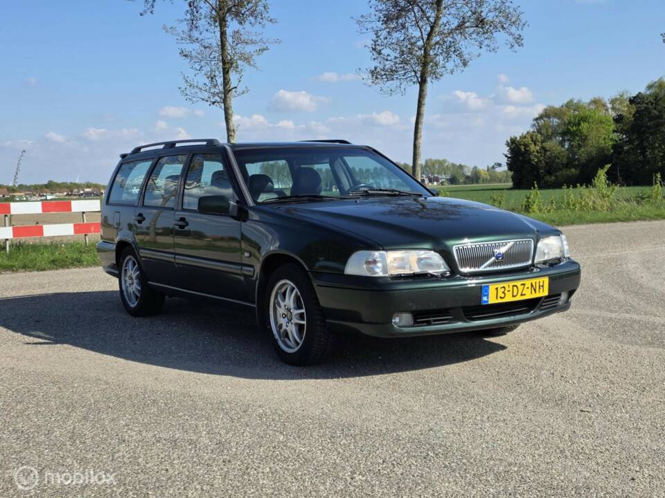 Image 6/37 of Volvo V 70 2.4 (2000)