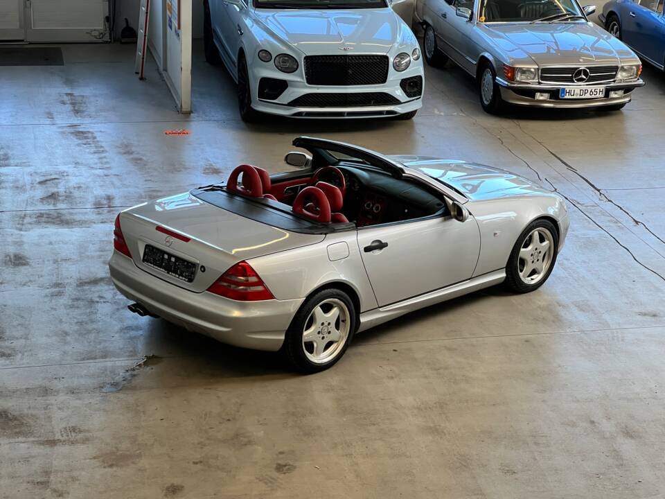 Immagine 30/40 di Mercedes-Benz SLK 230 Kompressor (1998)