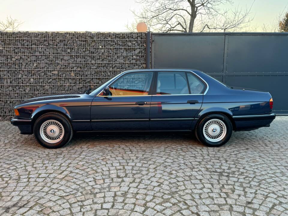 Immagine 34/99 di BMW 735i (1988)