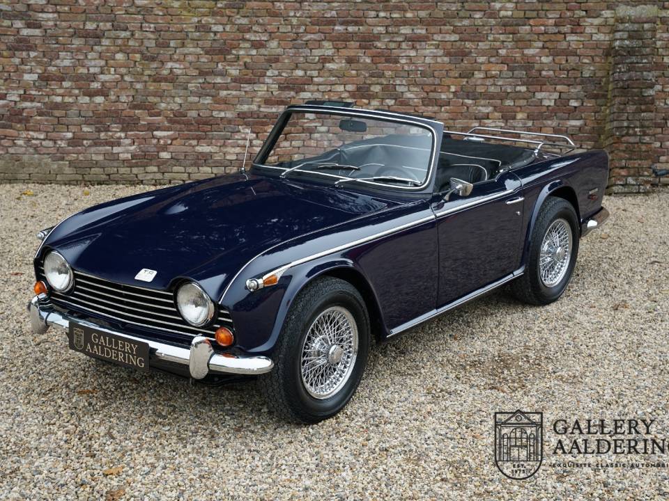 Image 42/50 of Triumph TR 250 (1968)