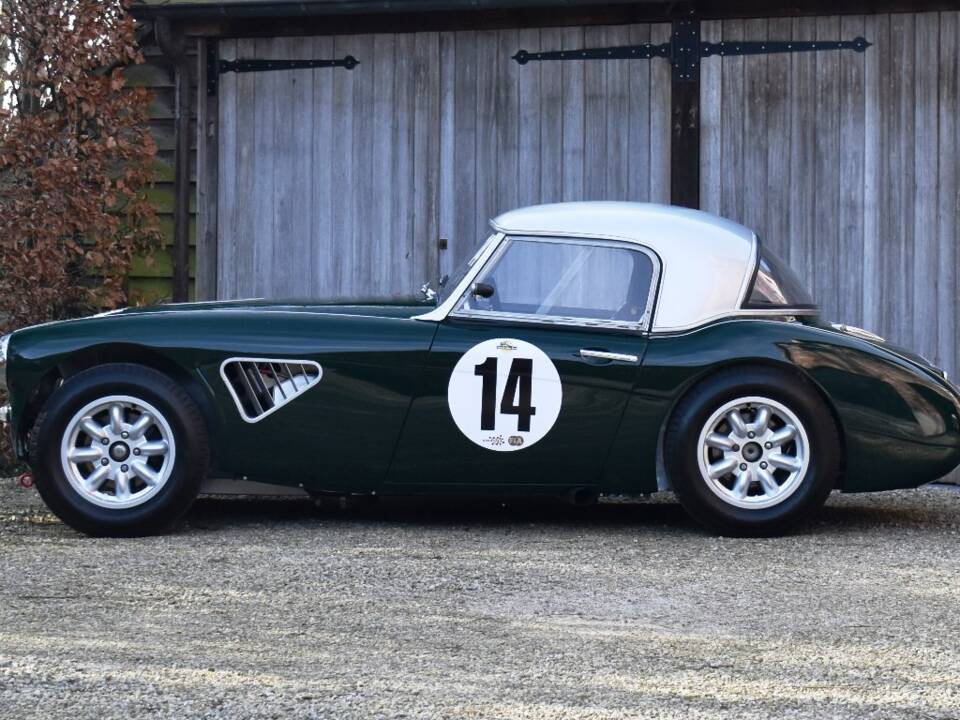 Image 2/29 of Austin-Healey 3000 Mk II (BT7) (1962)