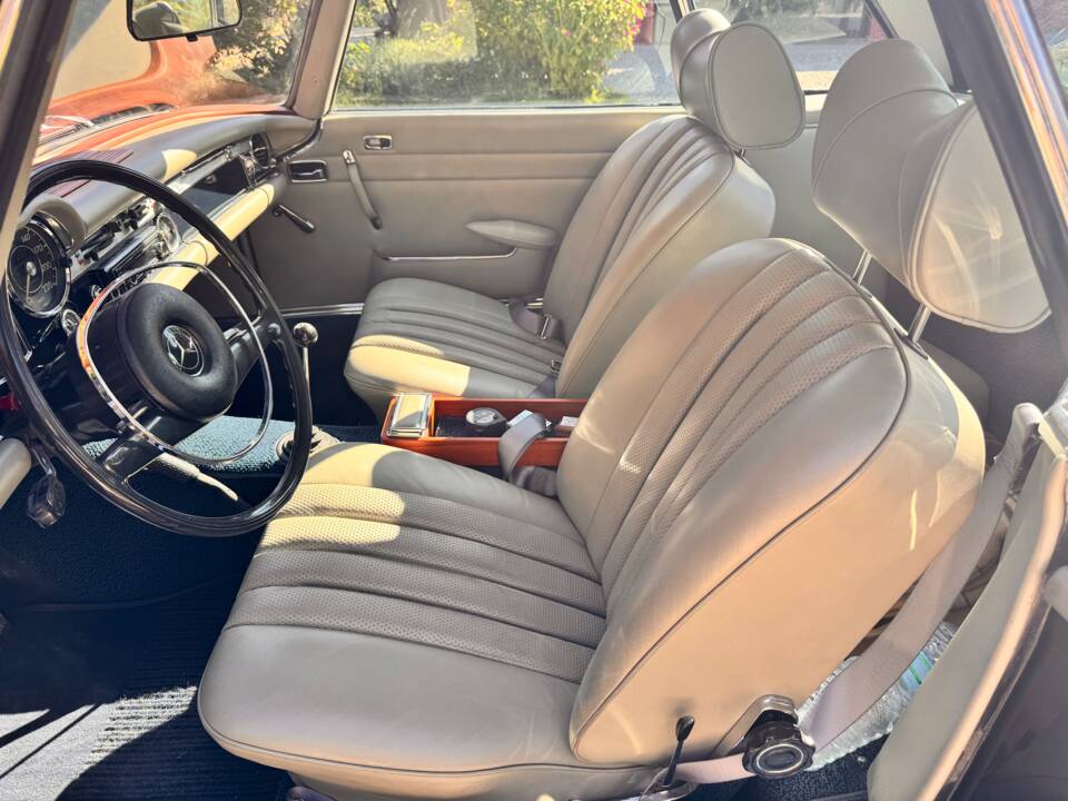 Image 5/26 de Mercedes-Benz 280 SL (1968)