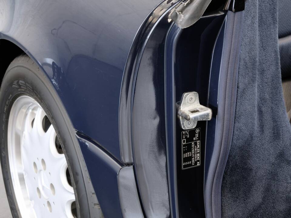 Image 35/46 of Mercedes-Benz SL 320 (1998)
