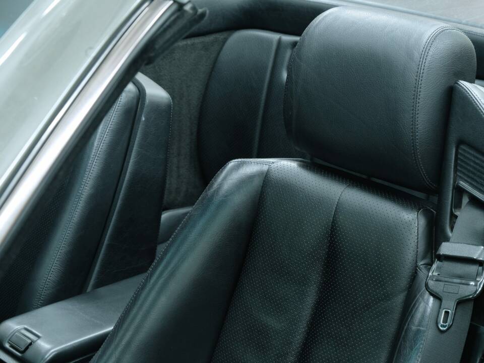 Image 46/50 of Mercedes-Benz SL 500 (1994)
