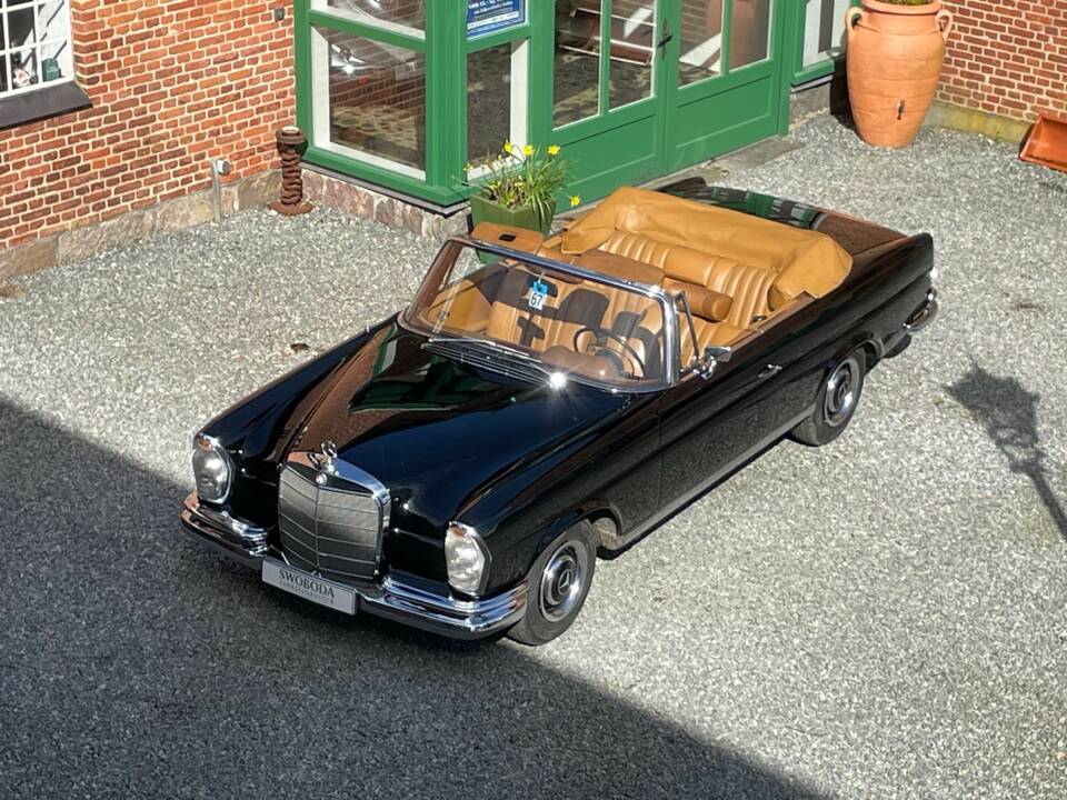 Immagine 7/23 di Mercedes-Benz 280 SE (1968)