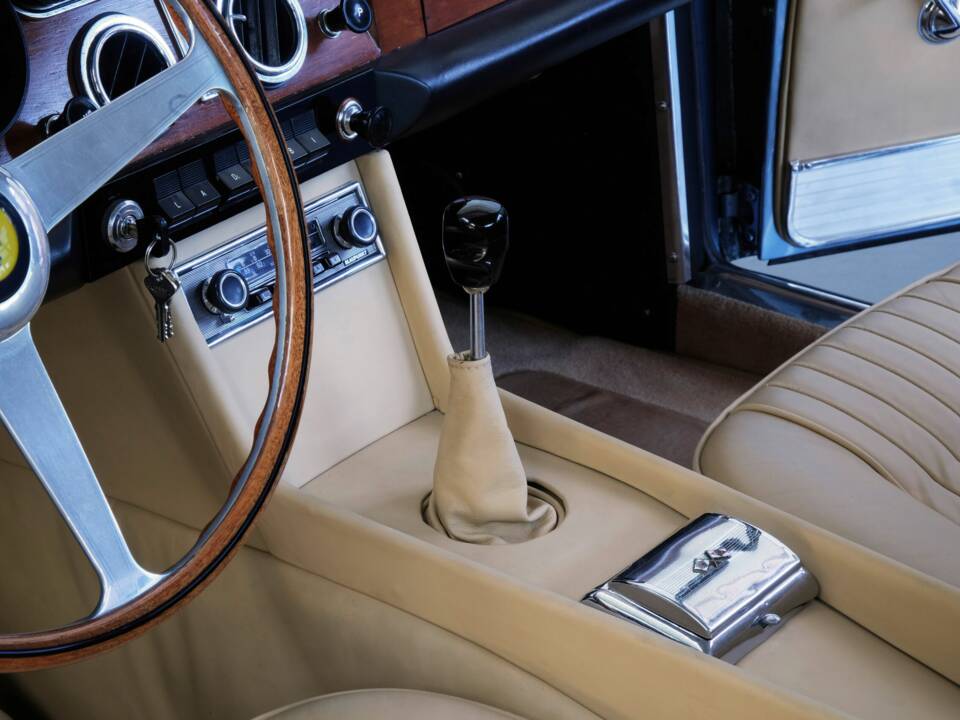 Image 24/50 of Ferrari 330 GT 2+2 (1964)