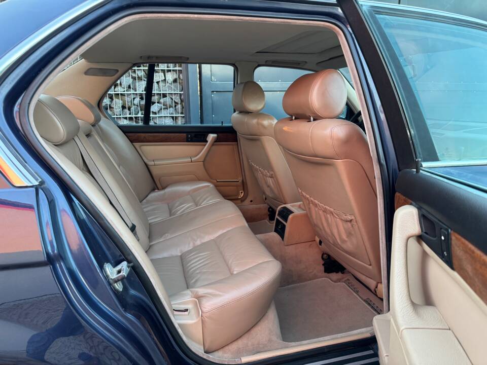 Immagine 65/99 di BMW 735i (1988)