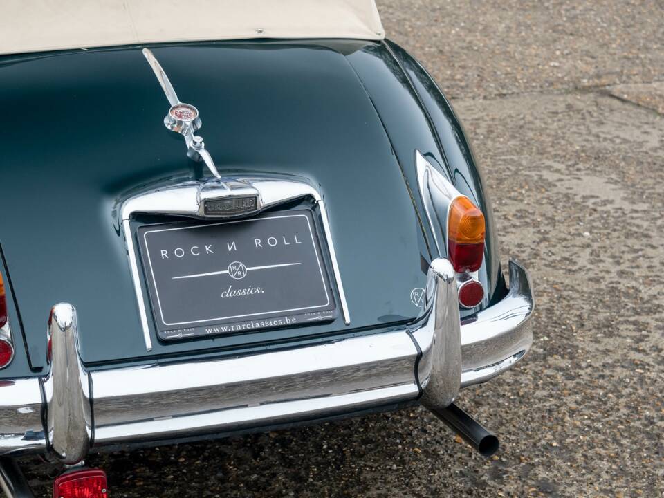 Immagine 13/25 di Jaguar XK 150 3.8 SE DHC (1960)